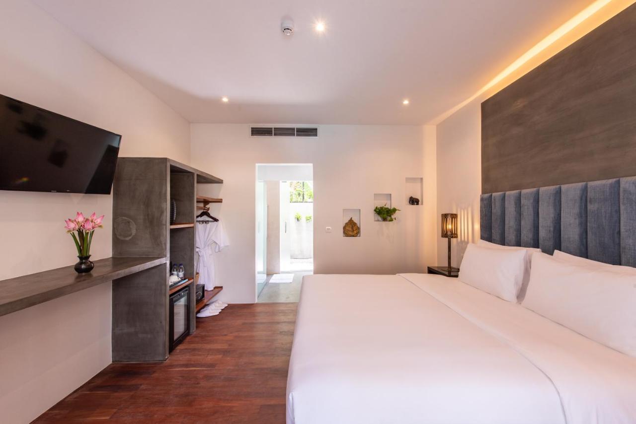 Executive Room King Bed Pool Access