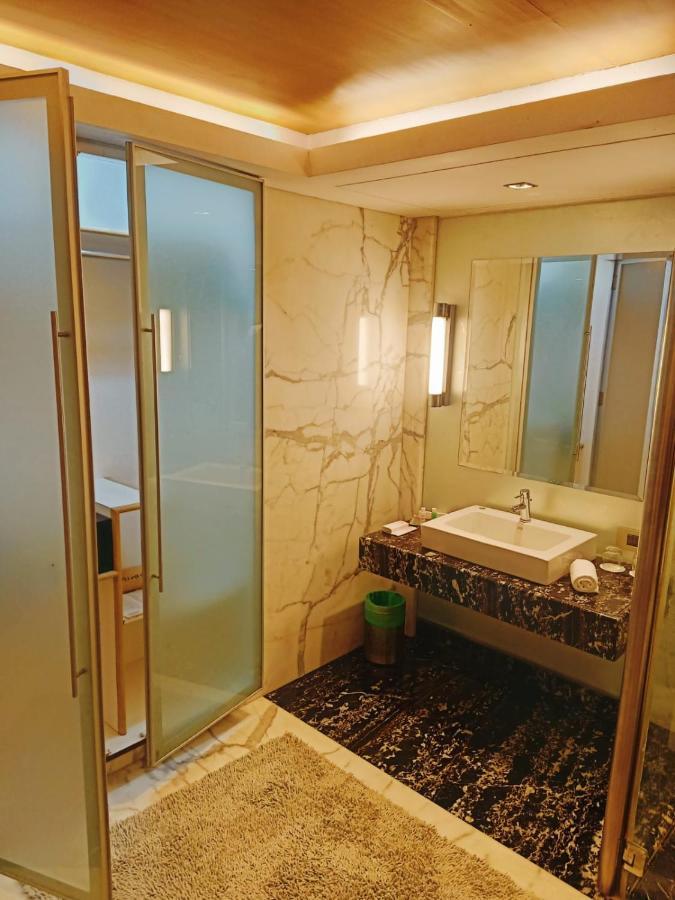 Suite Room on Restaurant Food Al-a-carte order