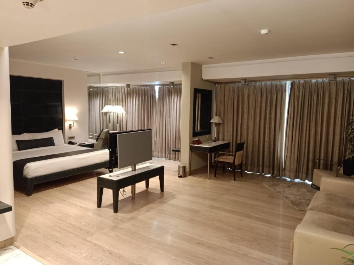 Suite Room on Restaurant Food Al-a-carte order