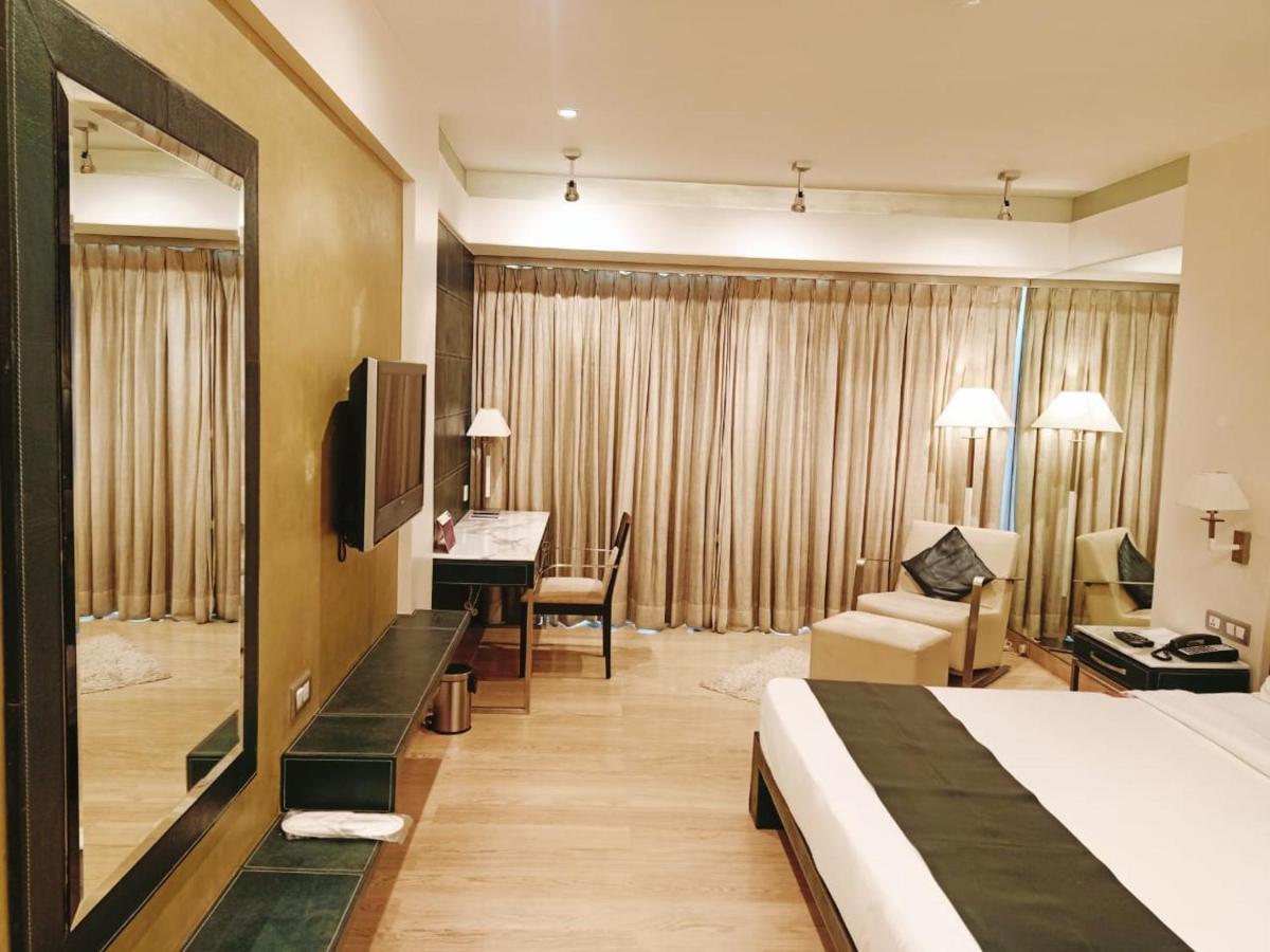 Reflection Club Room on Restaurant Food Al-a-carte order
