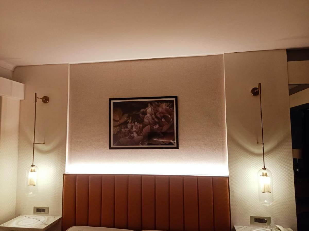 Executive Club Room on Restaurant Food Al-a-carte order