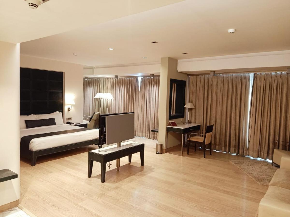 Suite Room on Restaurant Food Al-a-carte order