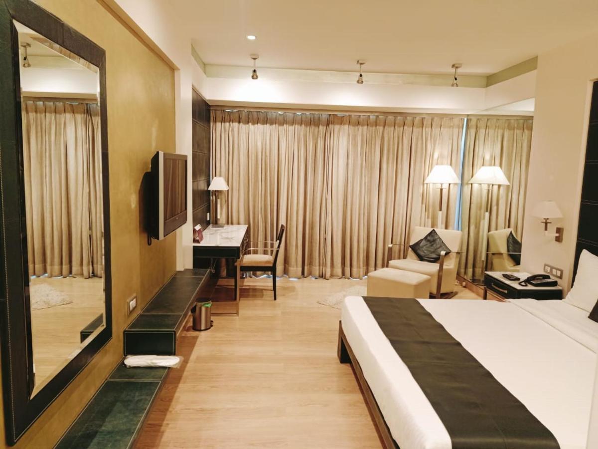 Reflection Club Room on Restaurant Food Al-a-carte order