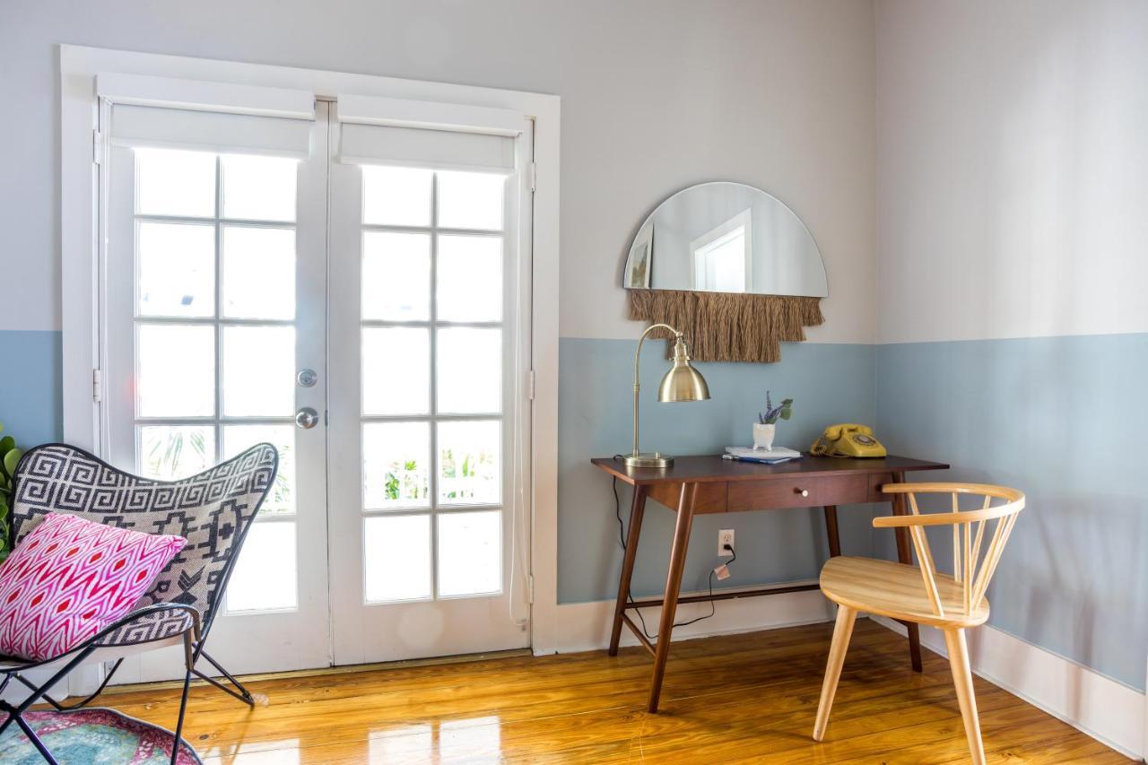 Suite,1675895636:JPEG