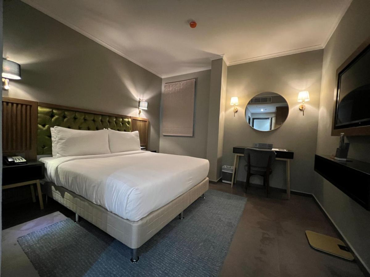 Standard Queen Room