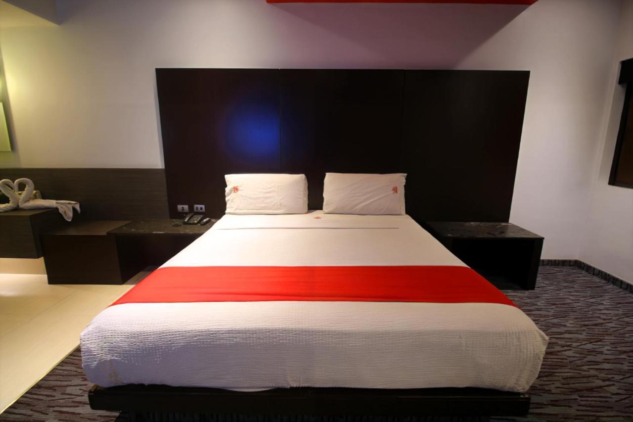 Deluxe Queen Suite