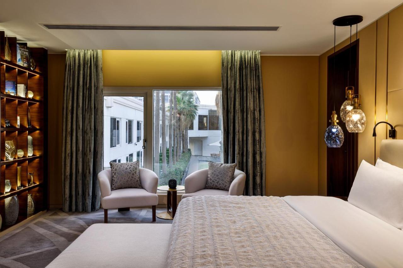 Royal Suite Executive Lounge Access Afternoon Tea Happy Hour 1 King Garden View