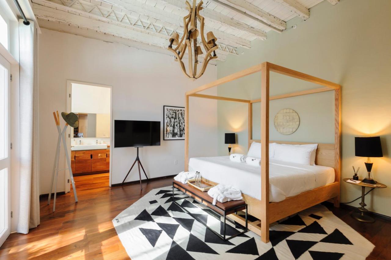 Deluxe King Suite