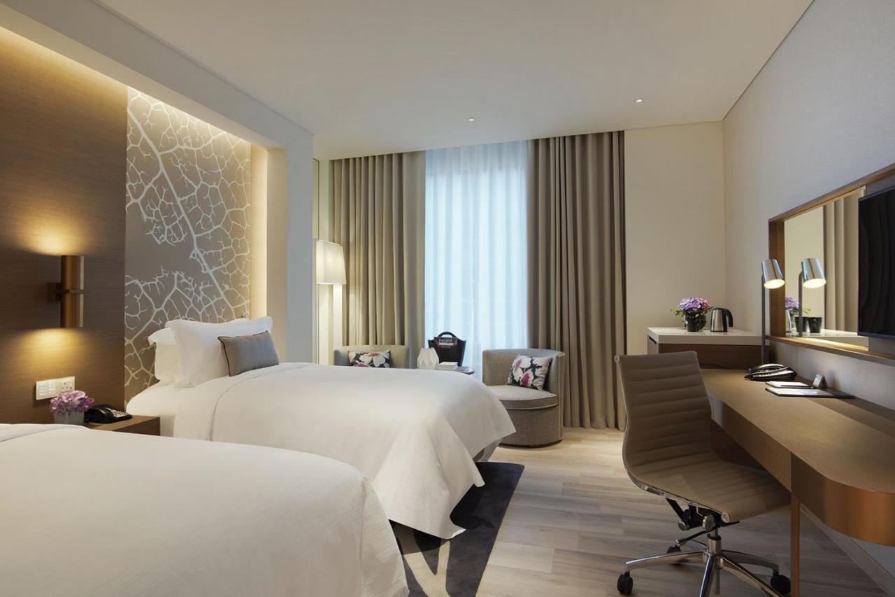 Family Connecting Rooms King Twin Beds F&B