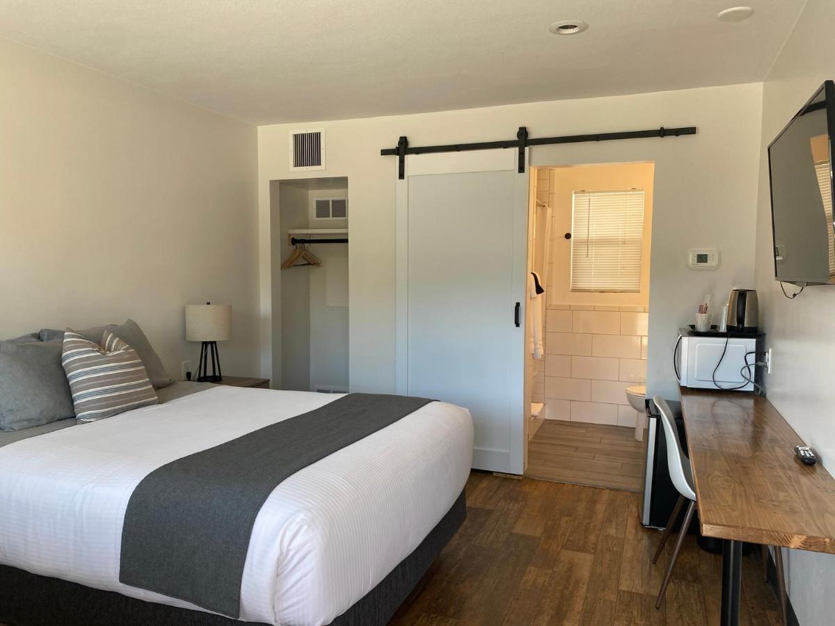 Modern Queen Room