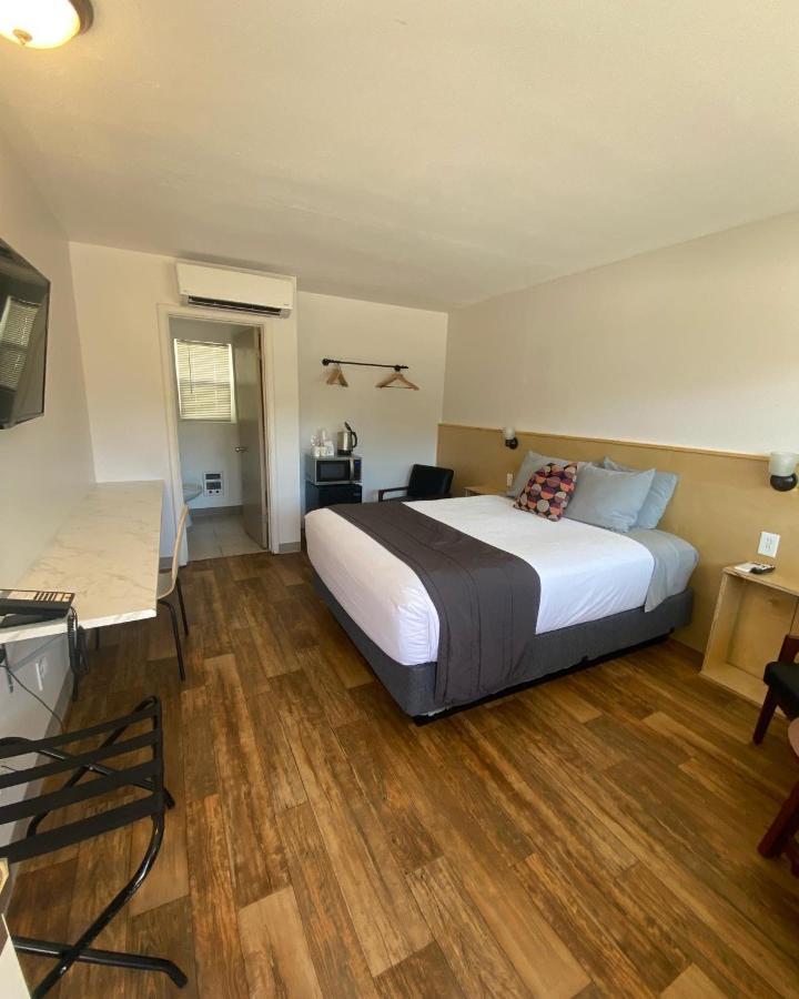 Modern Queen Room