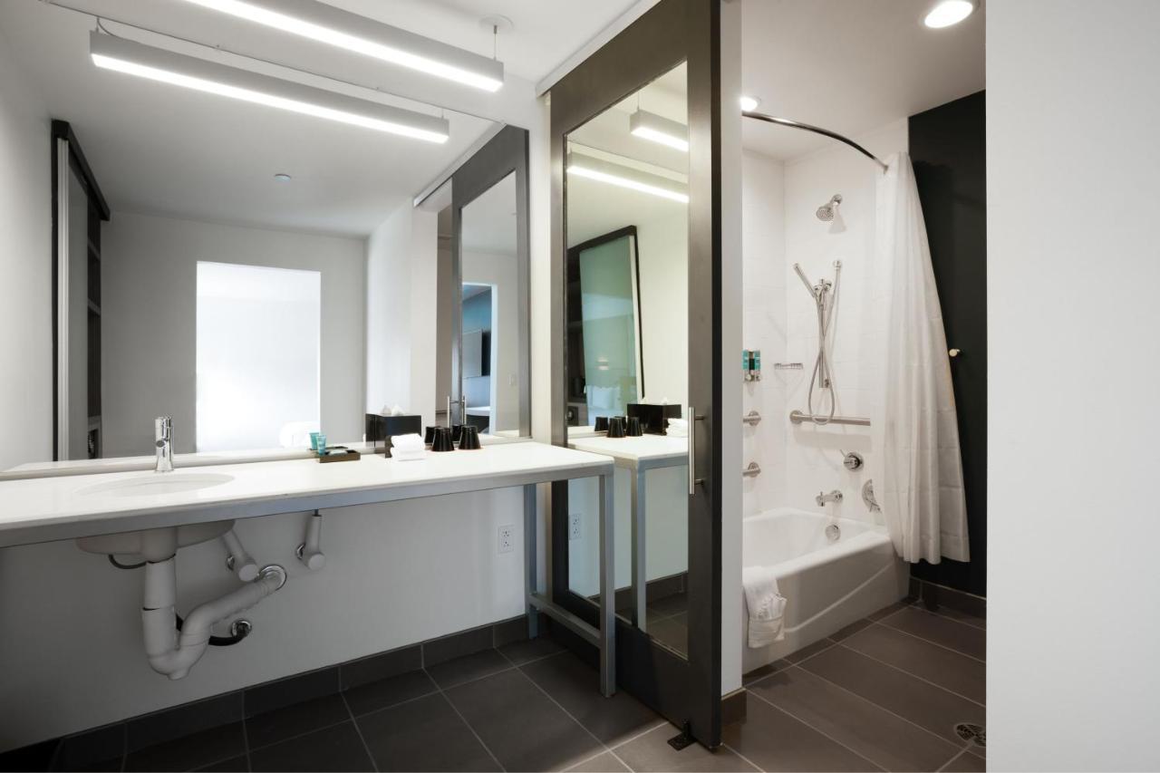 Aloft, Guest room, 1 King