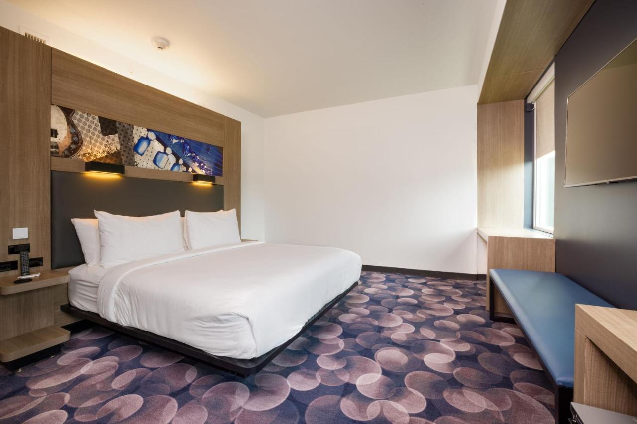 Aloft Guest room 1 King