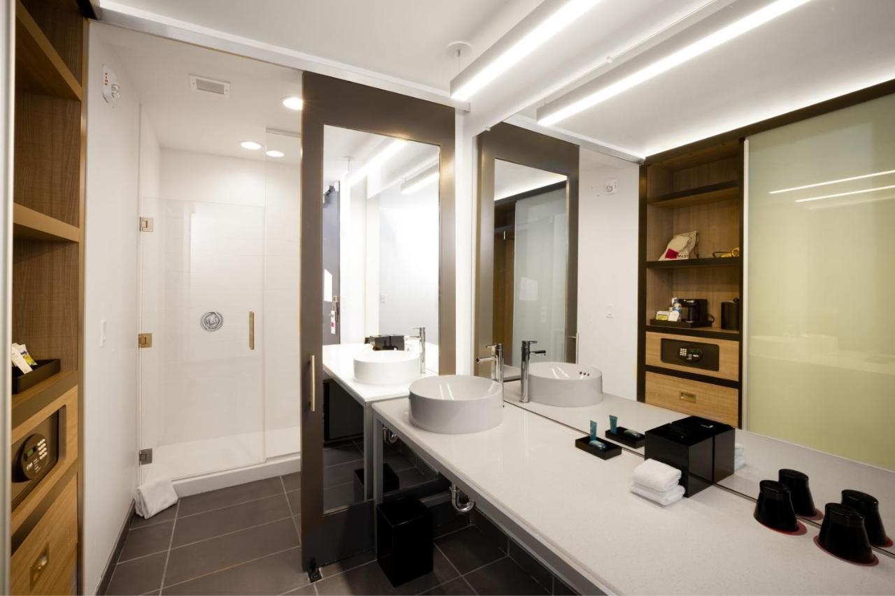 Aloft Guest room 1 King