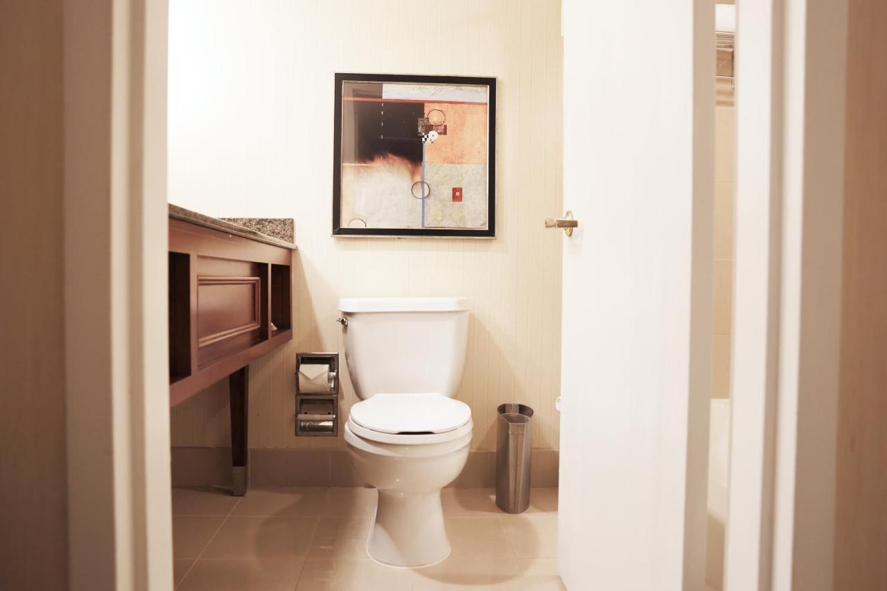 King Room - Mobility Access Tub - Non-Smoking