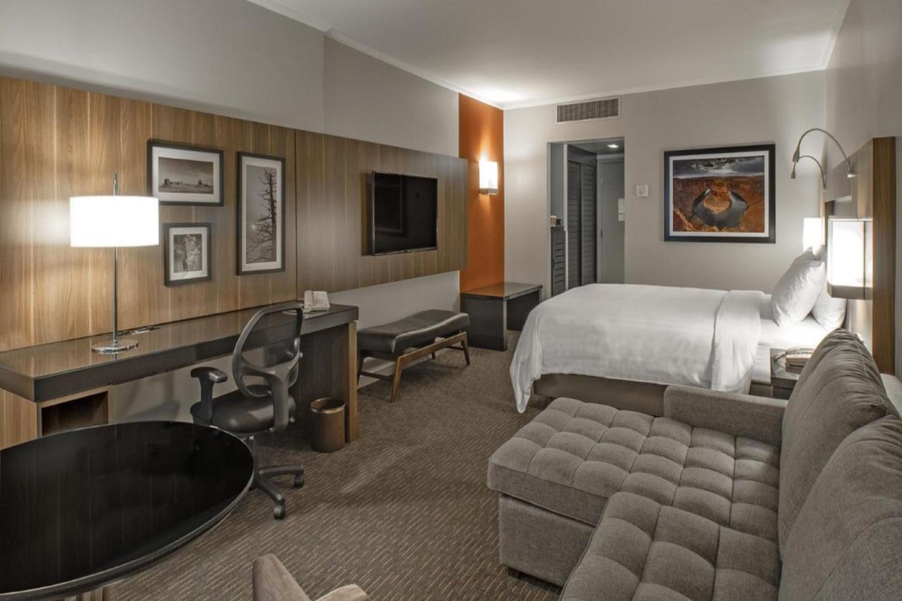 Junior King Suite Lounge Access