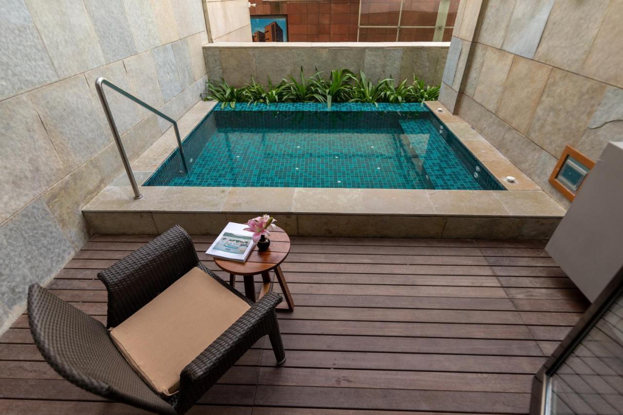 Taj Club room Jacuzzi one way airport transfer evening cocktail 2 pcs of ironing non-cumulative basis