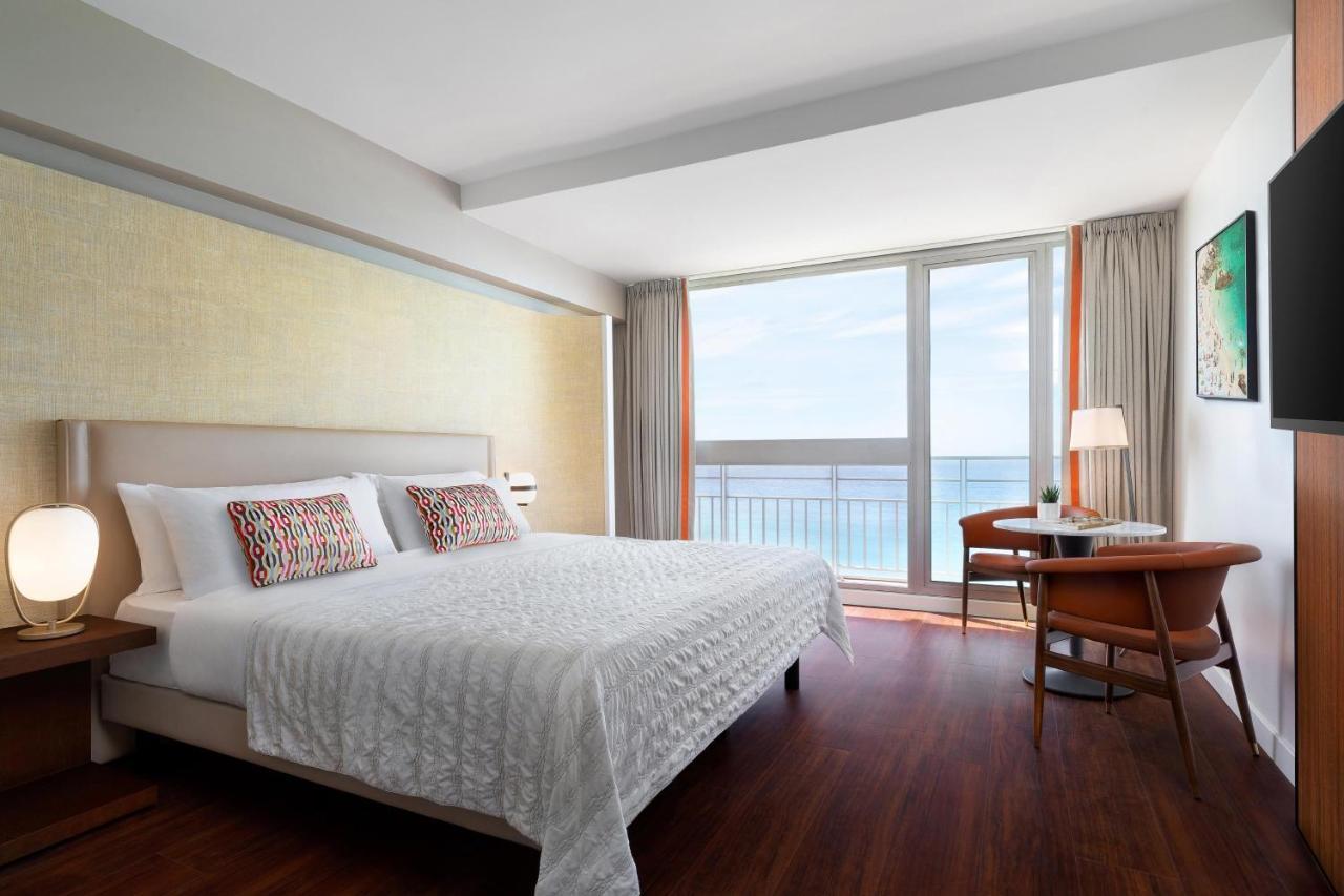 Deluxe room Sea view King bed