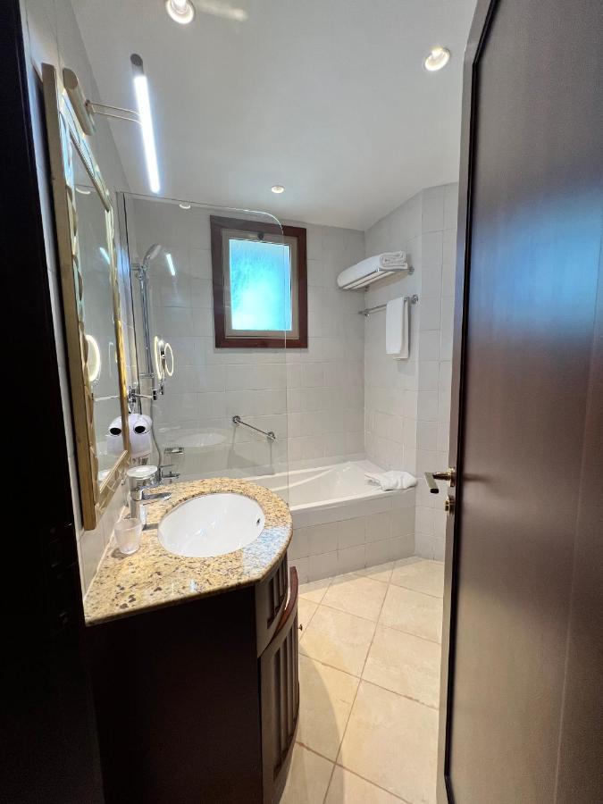 Executive One Bedroom Apartment-King Bed