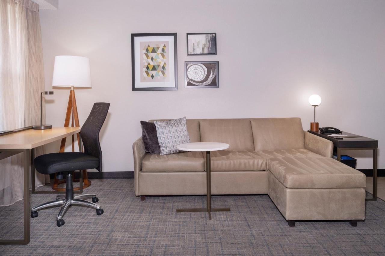 One-Bedroom Queen Suite