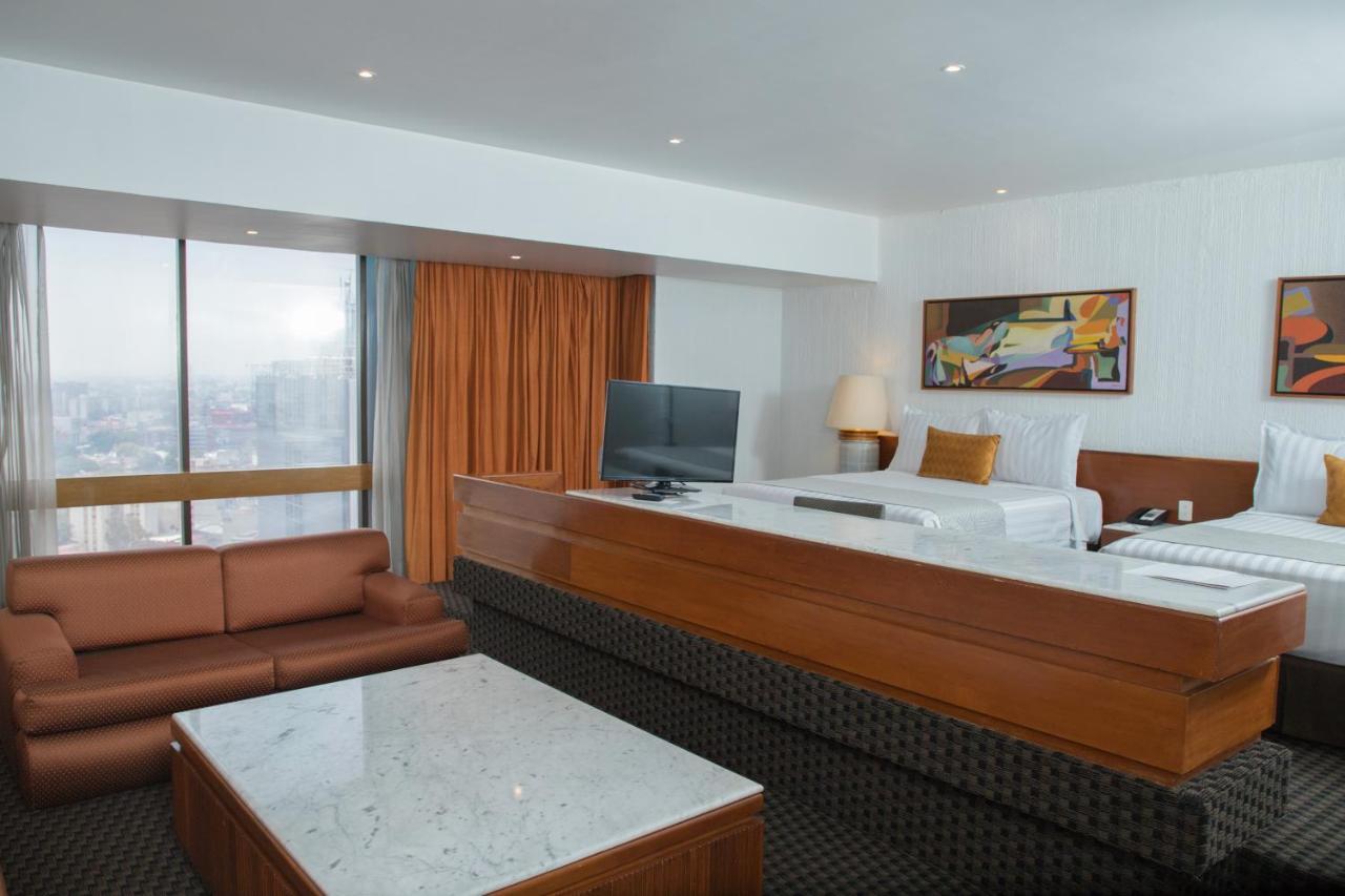 Deluxe Suite Spa Bath