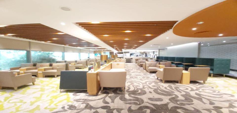 5 Hours Lounge Seated Sofa Chairs NO BED Check between 7AM to 7PM