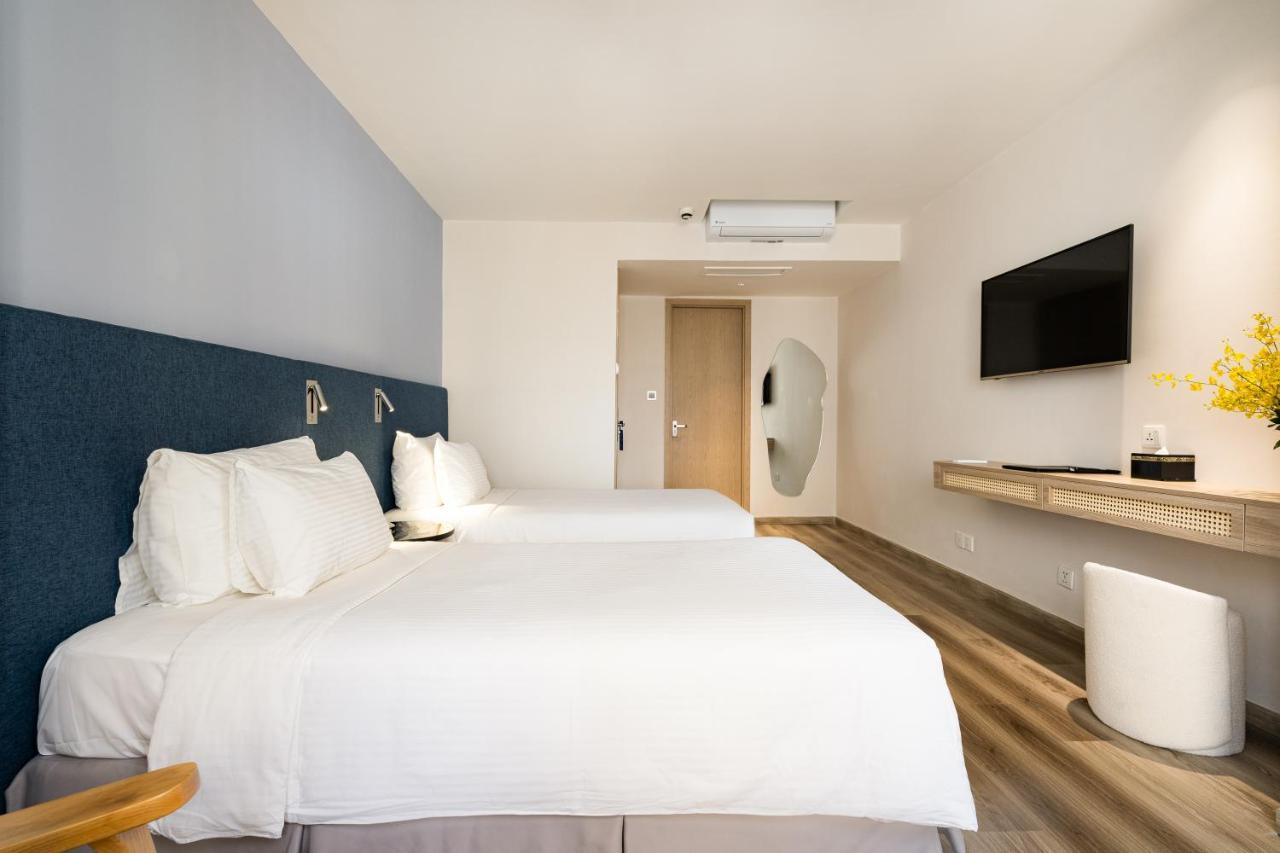 Suite Twin Room City View