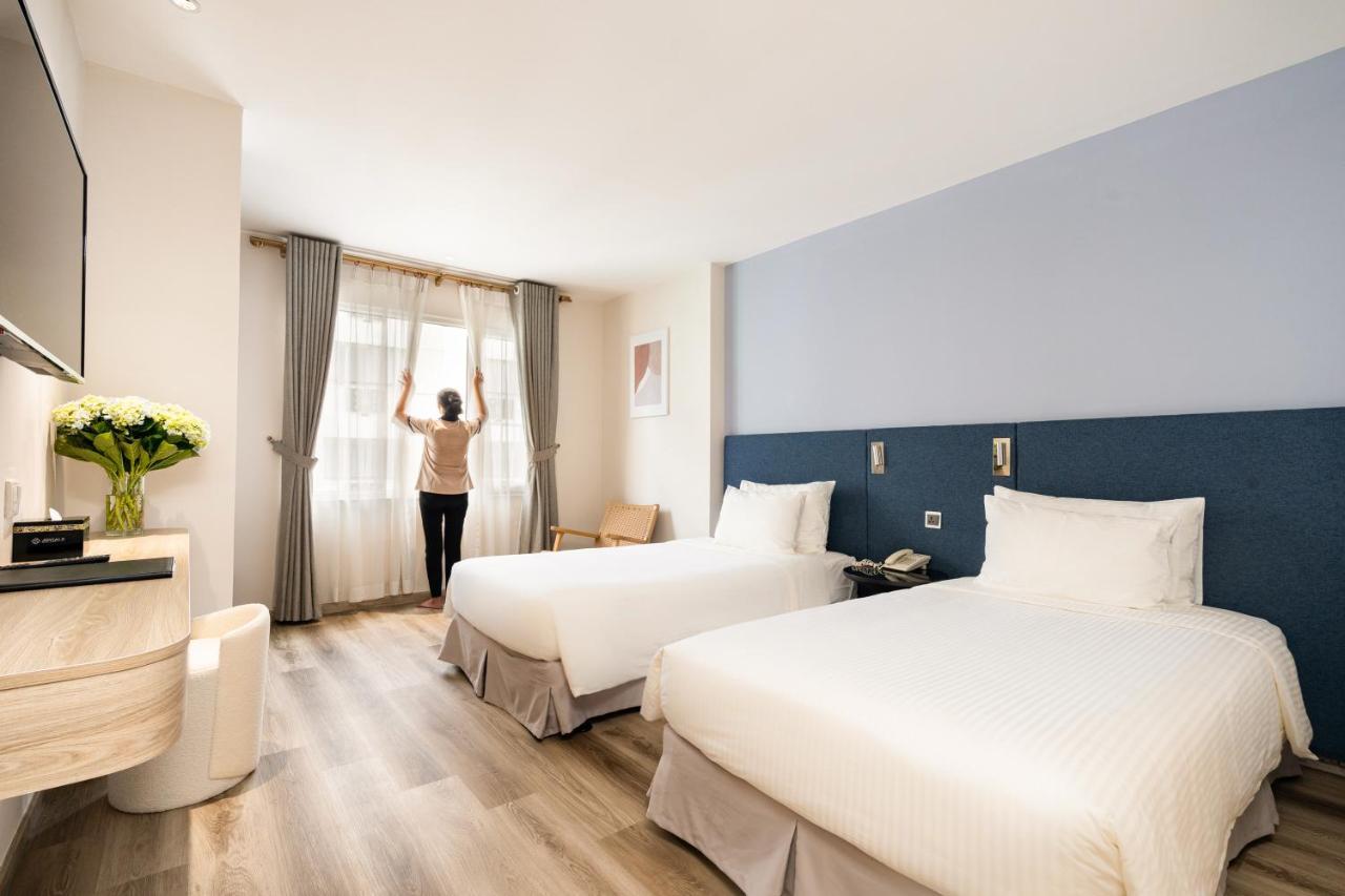Suite Twin Room City View