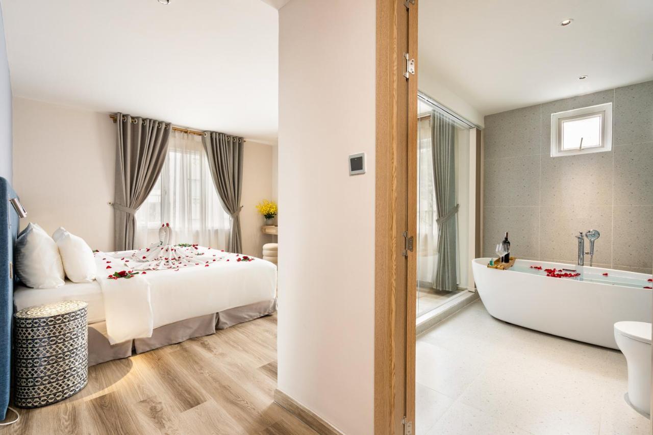 Suite Double Room City View