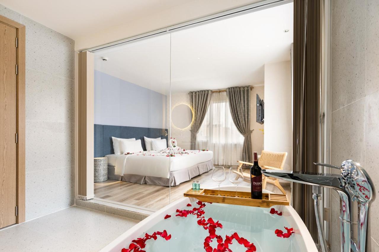 Suite Double Room City View