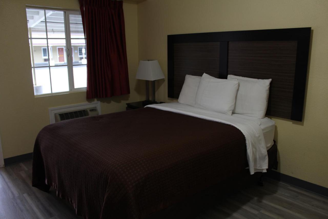 Queen Room Accessible or Non Smoking