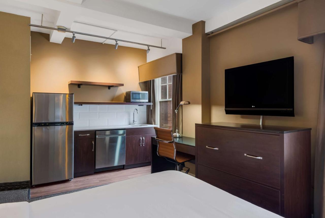 Queen Room Kitchenette Non-Smoking
