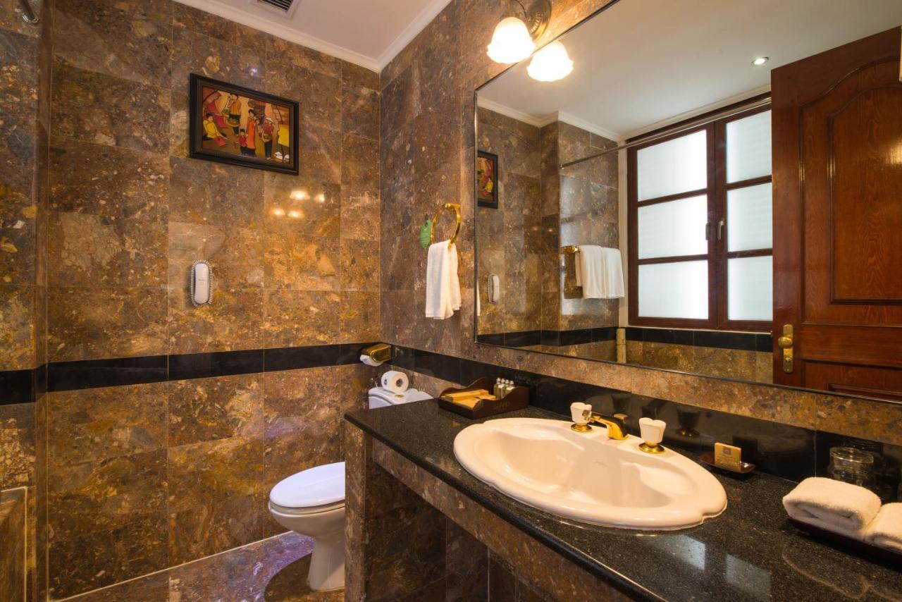Grand Executive Suite Twin City View or Balcony View