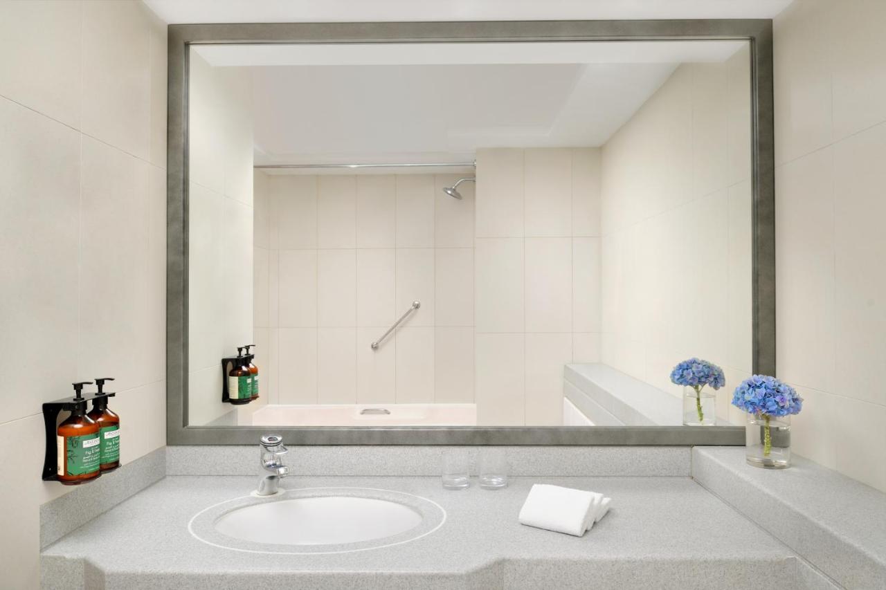 Junior Suite Sheikh Zayed Road View
