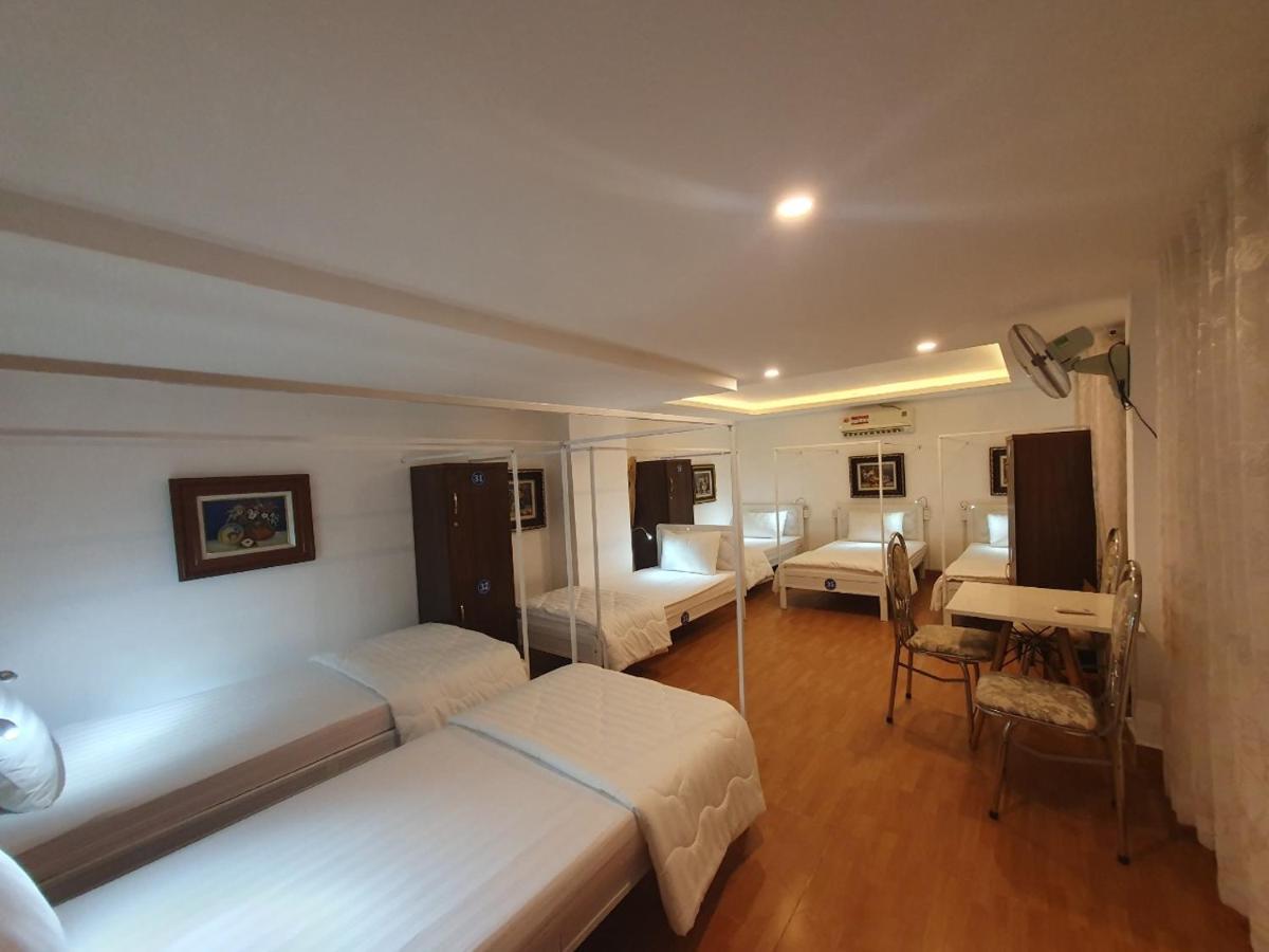 Single Bed 6-Bed Dormitory Room