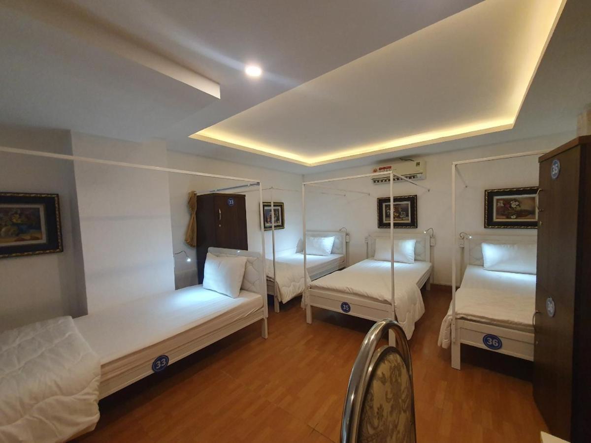 Single Bed 6-Bed Dormitory Room
