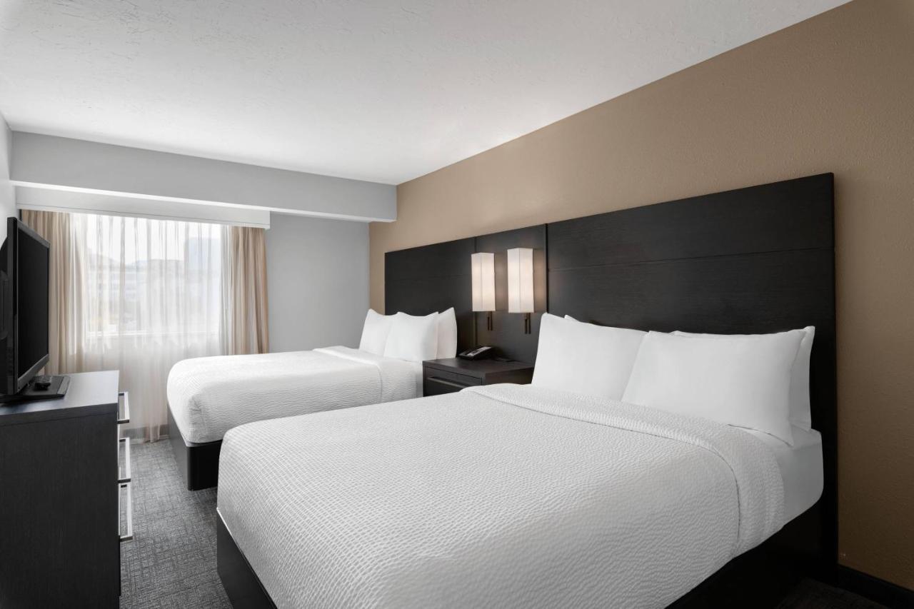 1 Bedroom Larger Suite, 2 Queen, Sofa bed