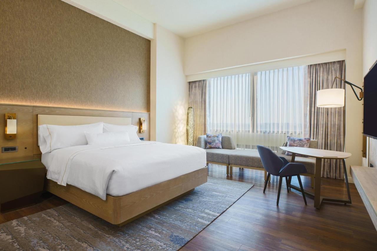 1 King Bed High Floor