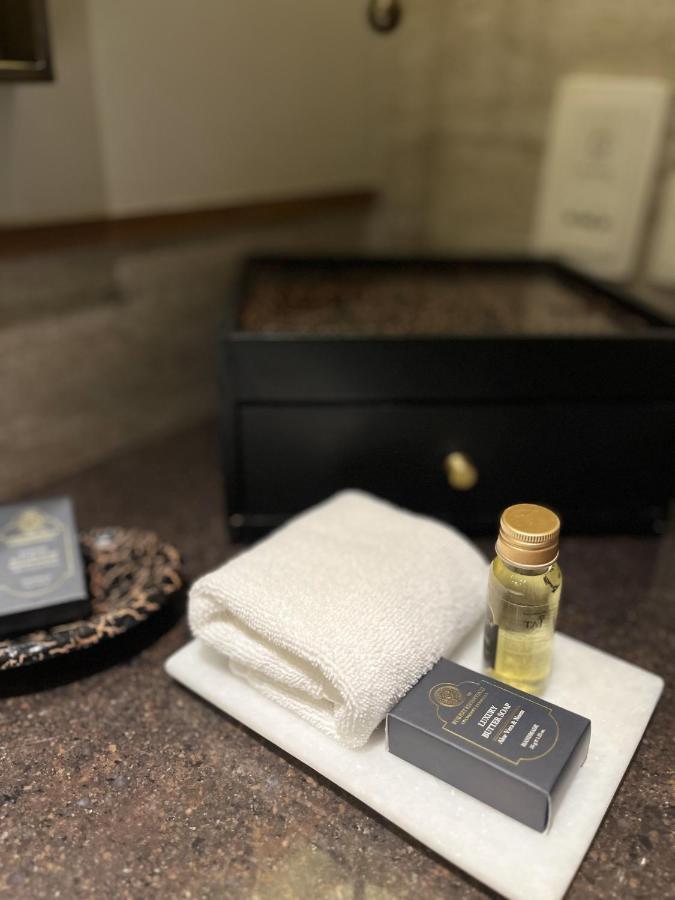 Taj Club room Jacuzzi one way airport transfer evening cocktail 2 pcs of ironing non-cumulative basis