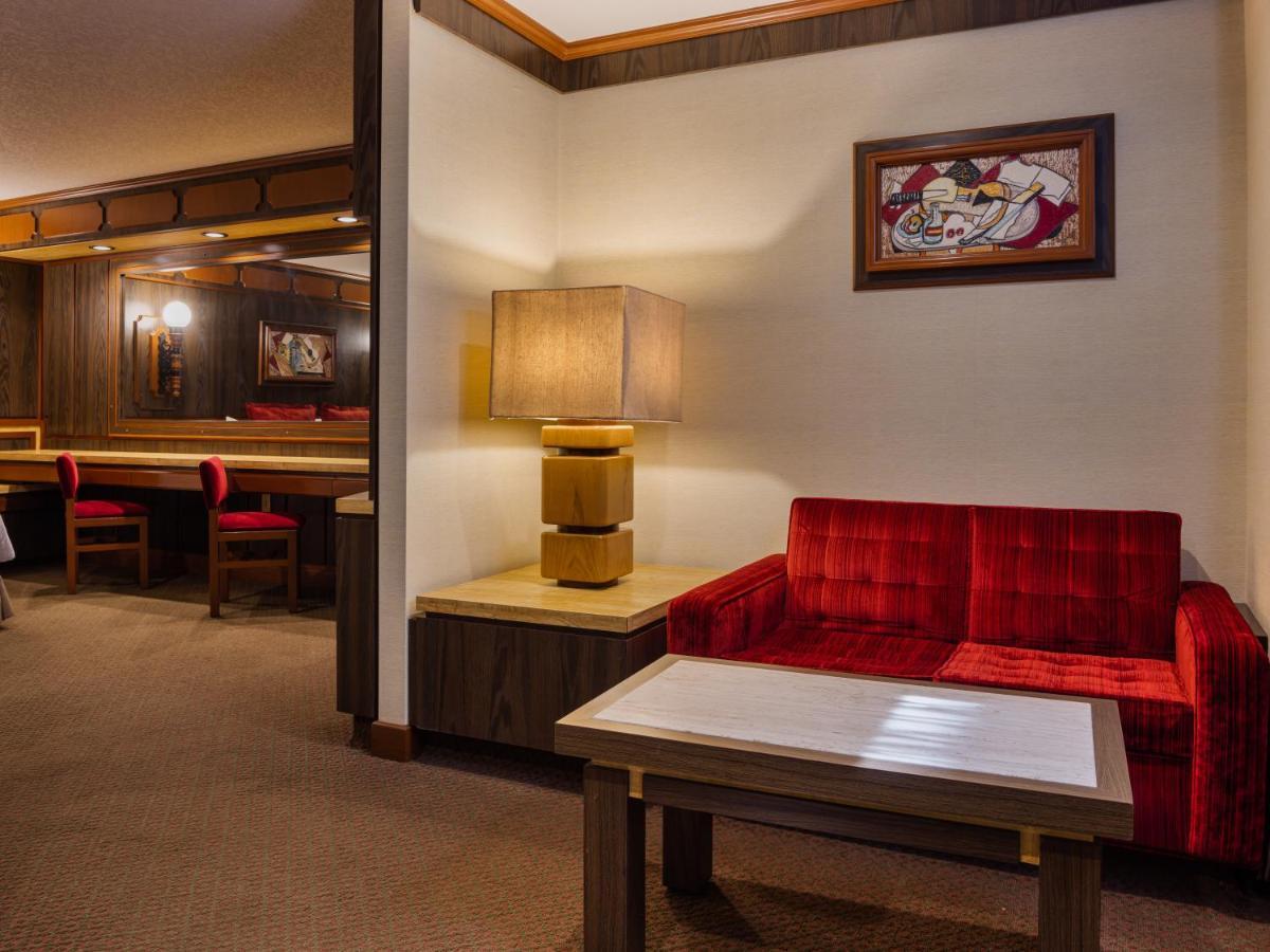 Deluxe King Suite Non-Smoking