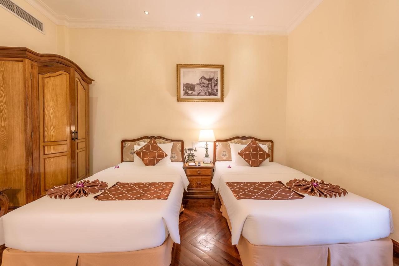 Grand Executive Suite Twin City View or Balcony View