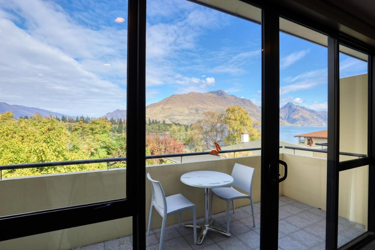 One-Bedroom Apartment with Balcony