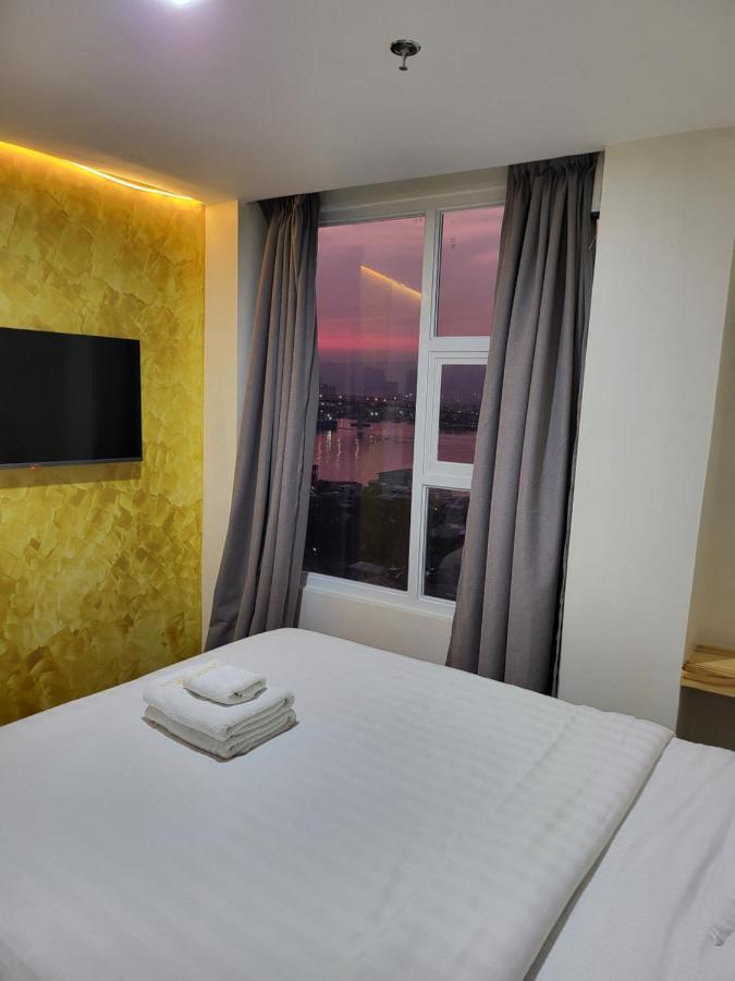 Premier Deluxe Queen Room Airport Transfer