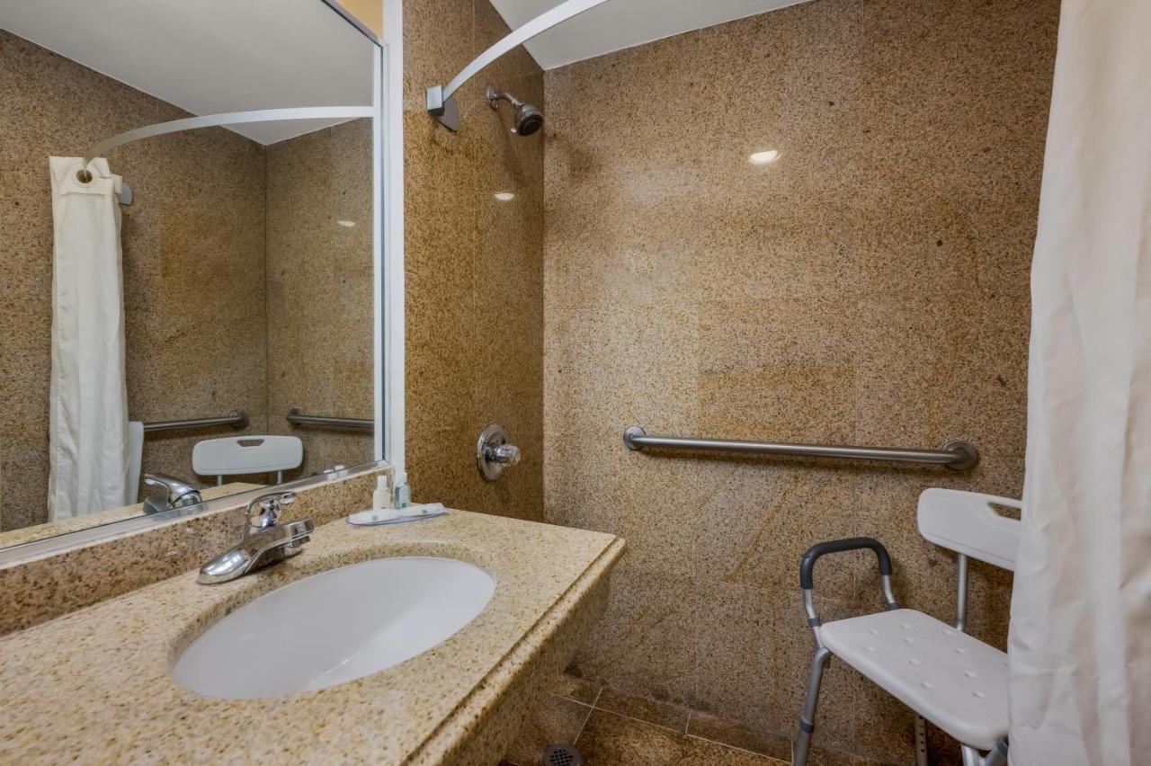 King Room - Accessible/Non-Smoking,1377789767:JPEG