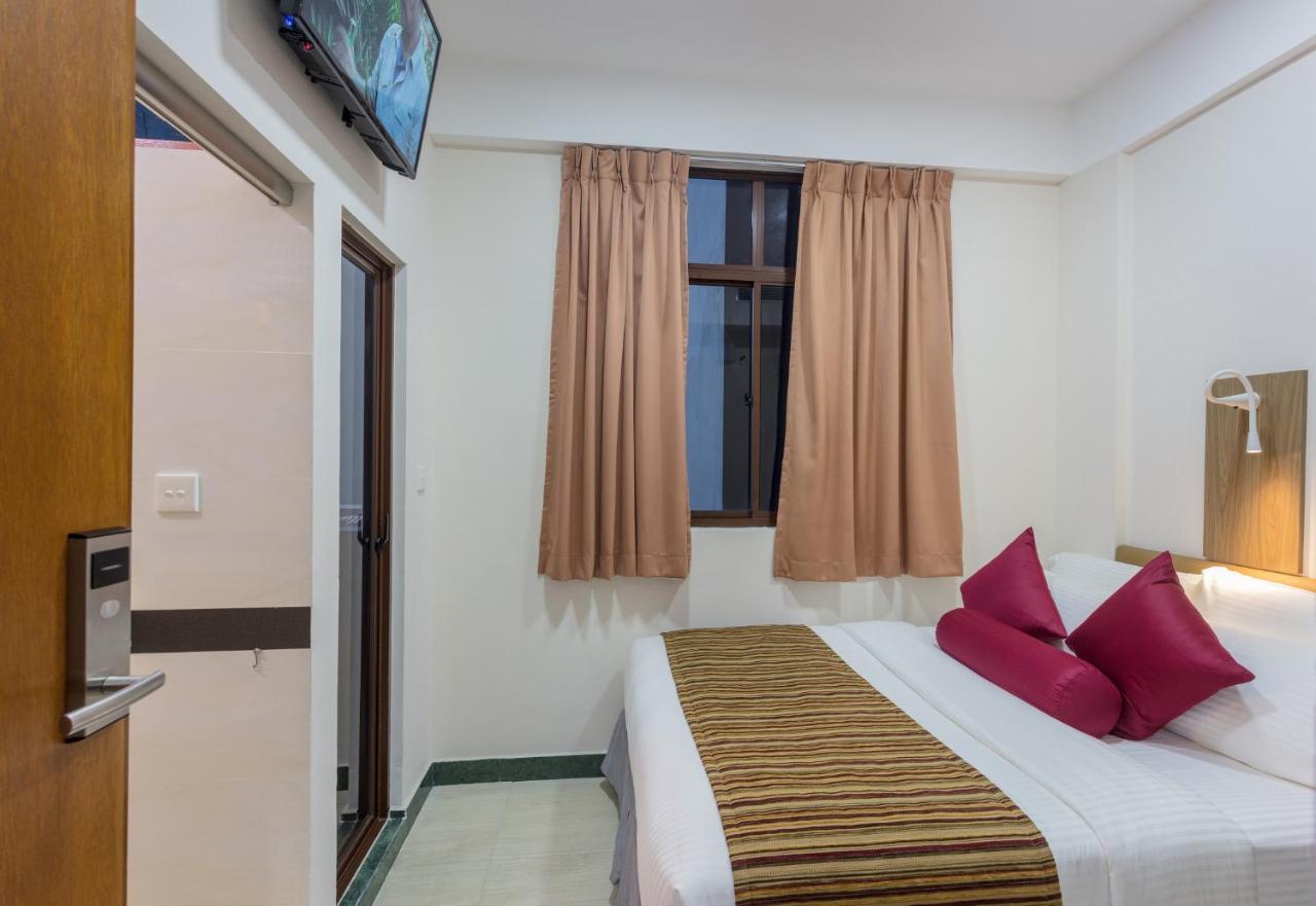 Standard Double Room Return Airport Transfer of Food & Beverage