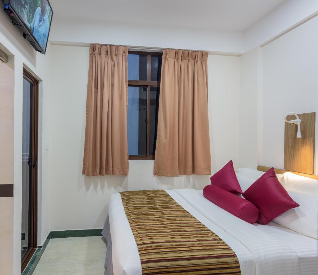 Standard Double Room Return Airport Transfer of Food & Beverage