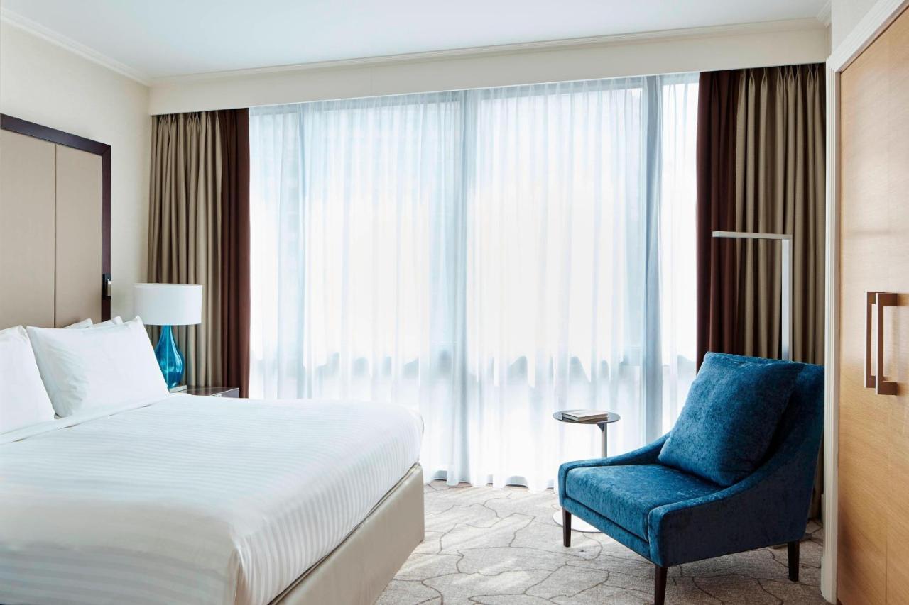 Curve Suite Lounge Access