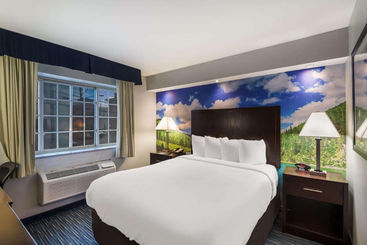 Queen Room Two Queen Beds Non-Smoking
