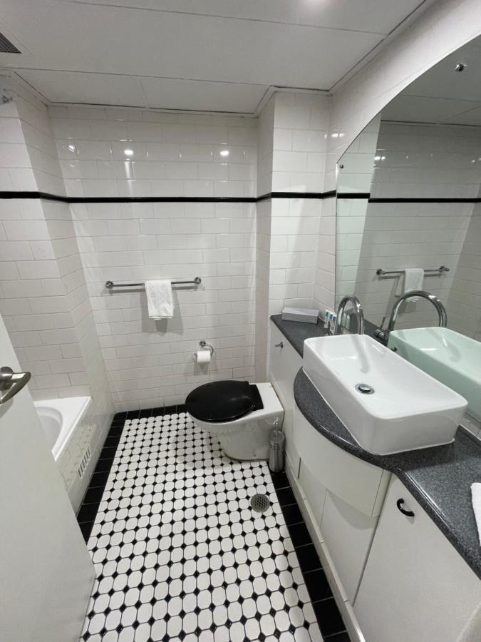 Single Bed in 6-Bed Dormitory Room (18-35 years only)