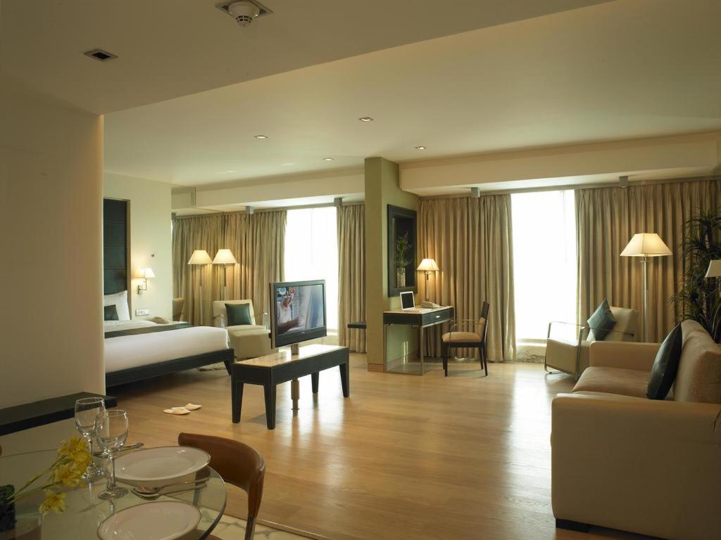 Suite Room on Restaurant Food Al-a-carte order